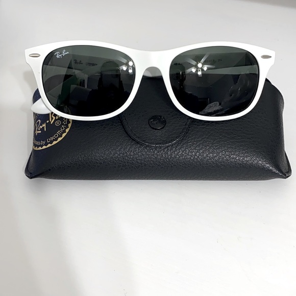 Ray Ban New Wayfarer Unisex Lifeforce Sunglasses
